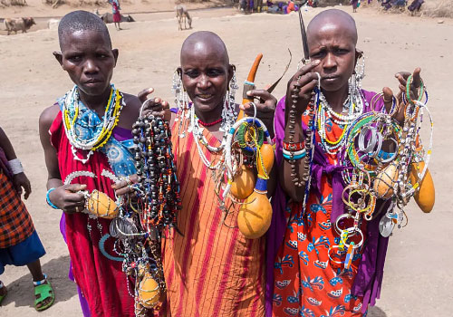 pizet-safaris-masai-women-selling-beadwork