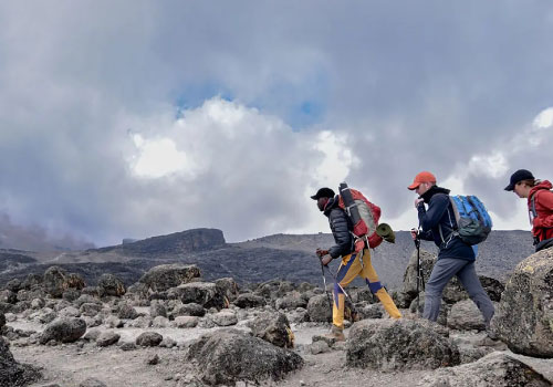 pizet-safaris-mountain-guide-with-trekkers
