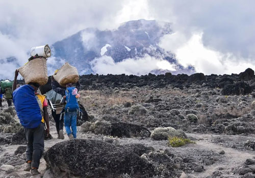 pizet-safaris-porters-with-supplies